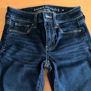 American Eagle skinny jeans. EUC. Size 00. Barely worn.